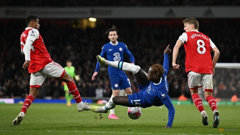 Arsenal return to top of the league with 3-1 win over sorry Chelsea