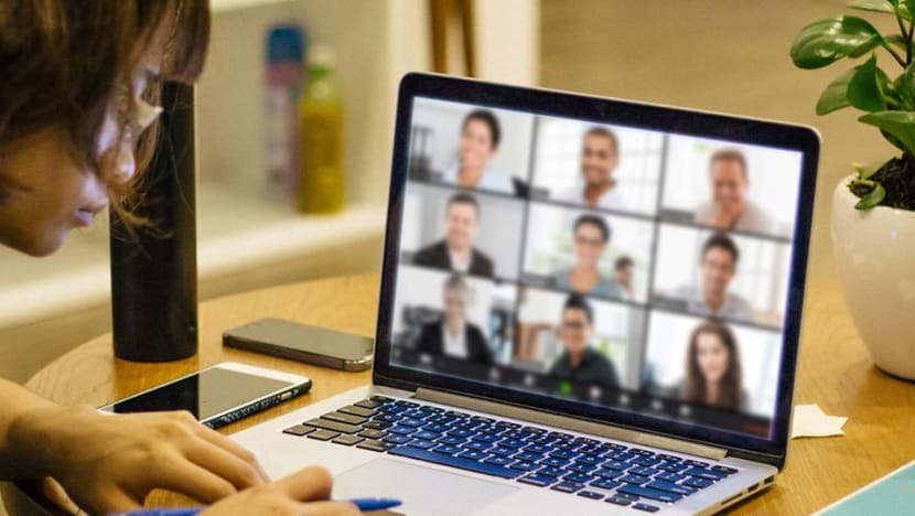 Work in office, from home, or both? Hybrid work has potential and pitfalls, say experts Work in office, from home, or both? Hybrid work has potential and pitfalls, say experts