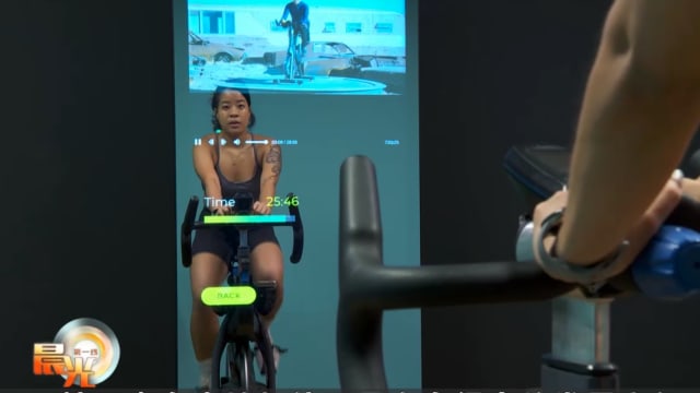 晨光|潮流解码：智能健身器材兴起 虚拟教练走俏？