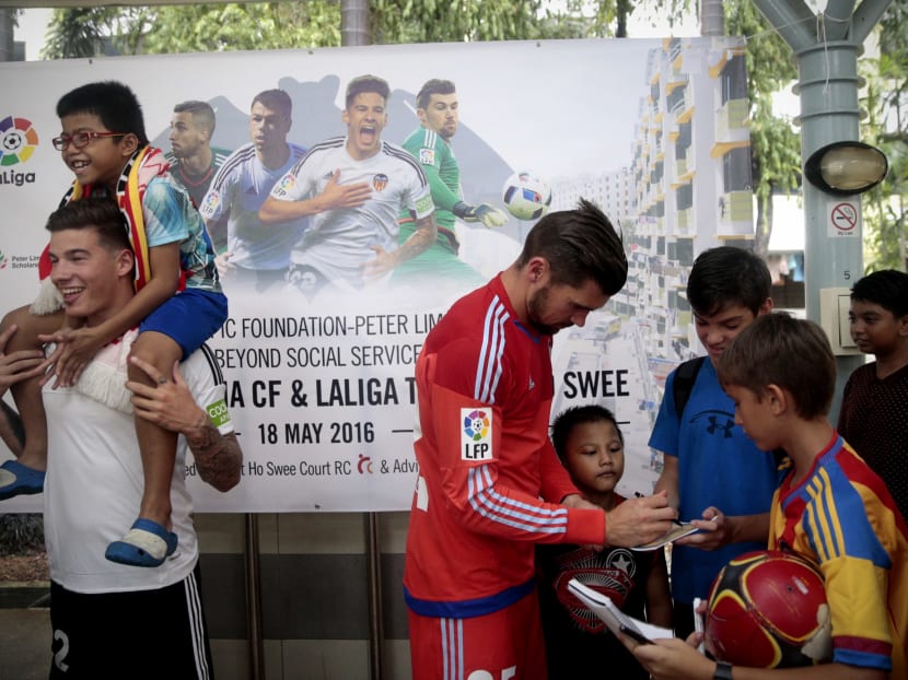 Valencia players Santi Mina (L) and Mathew Ryan mingle with residents and supporters before a kickabout on May 18, 2016. Photo: Jason Quah