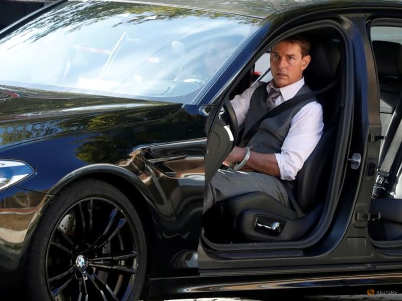 Tom Cruise shows off latest daredevil Mission: Impossible stunt Tom Cruise shows off latest daredevil Mission: Impossible stunt