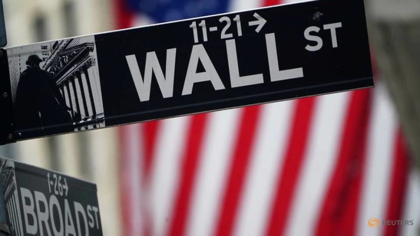 Wall Street surges on Apple, Microsoft, Amazon Wall Street surges on Apple, Microsoft, Amazon