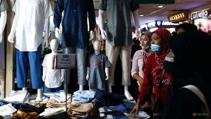 Indonesia's consumer confidence index falls to 77.3 in August