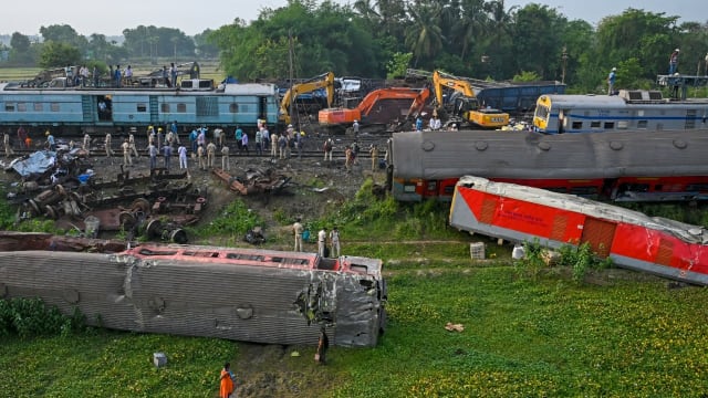 印度铁道部长：火车相撞事故相信由电子信号系统造成