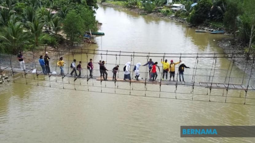 Penduduk kampung Sabah mohon jambatan gantung berusia lebih 30 tahun diganti