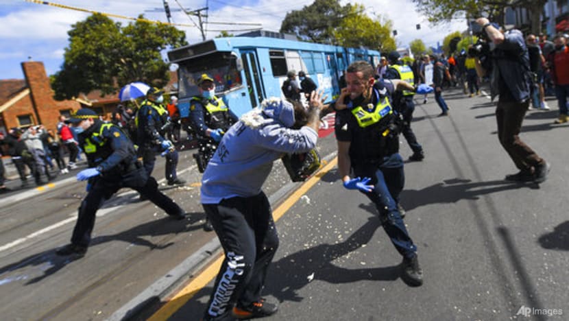 Australian police clash with anti-lockdown protesters as country reports 1,882 new COVID-19 cases Australian police clash with anti-lockdown protesters as country reports 1,882 new COVID-19 cases