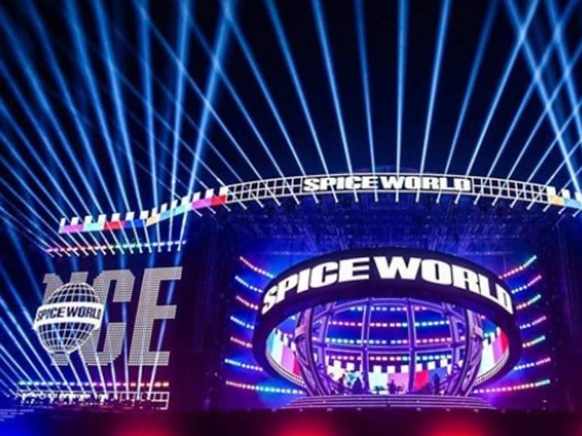 Check out the Spice Girls’ retro style stage for their reunion tour Check out the Spice Girls’ retro style stage for their reunion tour