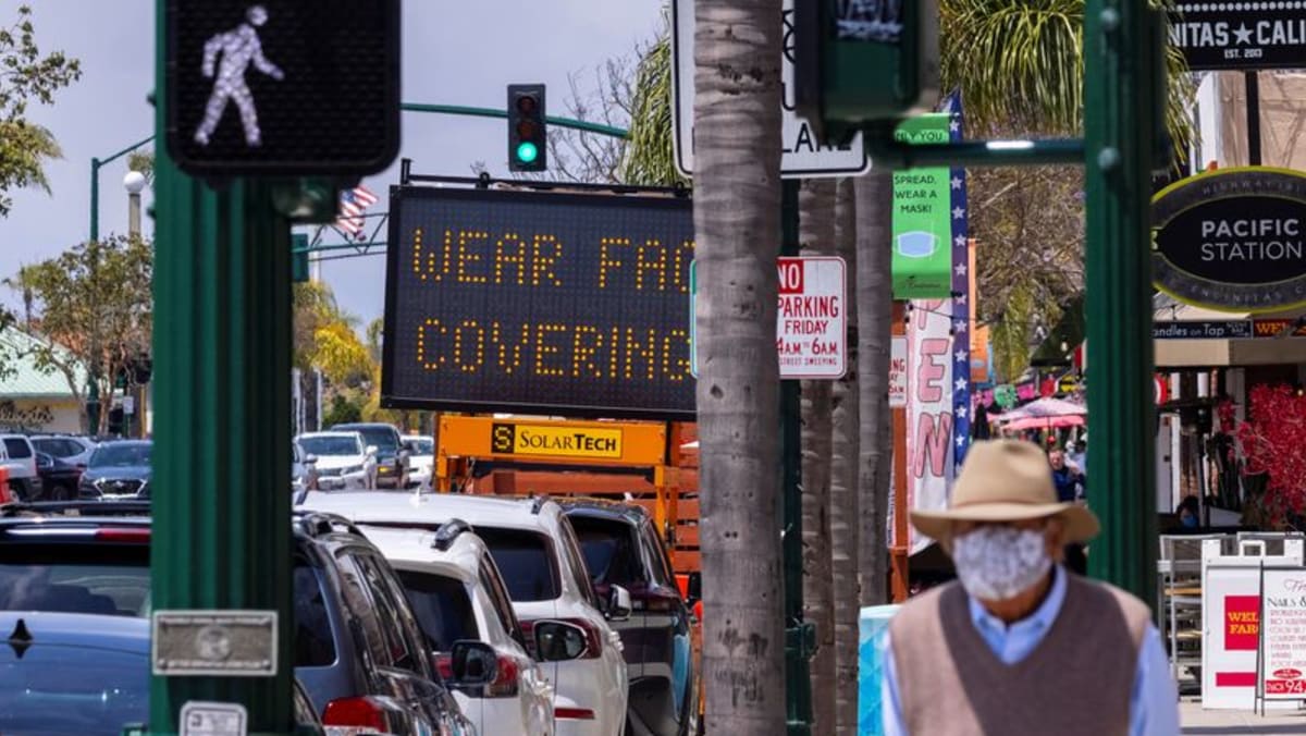 California akan menerapkan kembali mandat masker di seluruh negara bagian di tengah meningkatnya kasus COVID-19