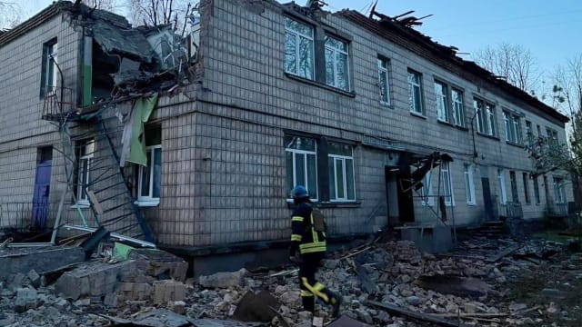 基辅遭受大规模无人机袭击 造成五人受伤