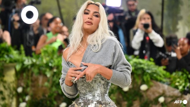 Commentary: Kim Kardashian’s Met Gala extreme corseting is as dangerous as it is spectacular