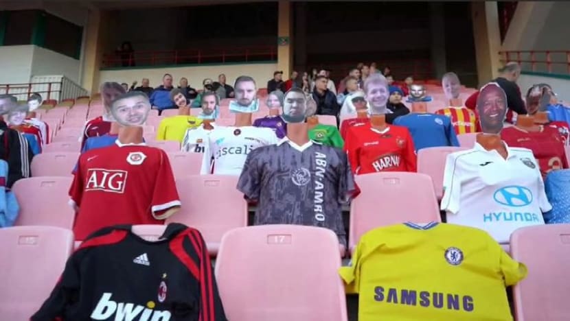 Kelab bola sepak Belarus ganti penonton dengan patung berjersi