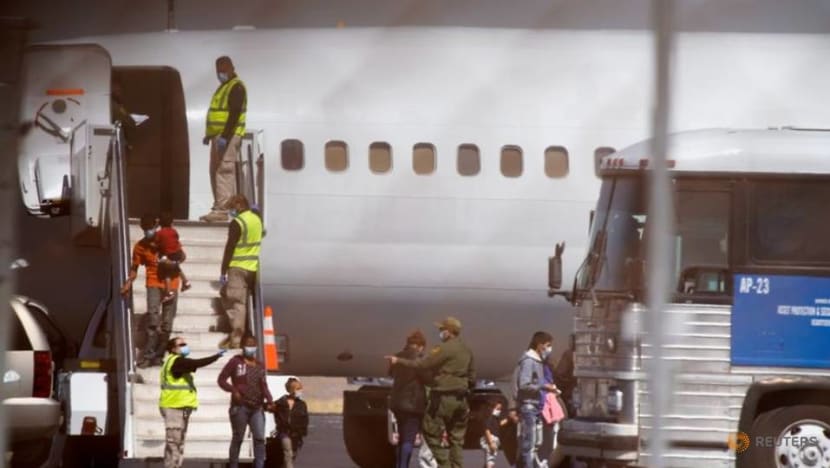 US resumes fast-track deportation flights of Central American migrant families US resumes fast-track deportation flights of Central American migrant families