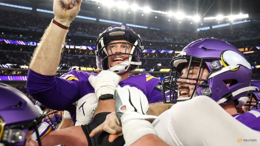 NFL roundup: Vikings pull off biggest NFL comeback, clinch division NFL roundup: Vikings pull off biggest NFL comeback, clinch division
