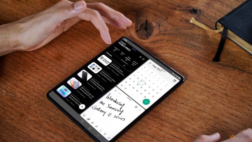 Samsung unveils new foldable smartphones with lower prices to expand market Samsung unveils new foldable smartphones with lower prices to expand market