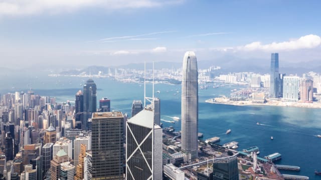 香港公布新财政年预算案 从即日起撤销楼市管理措施