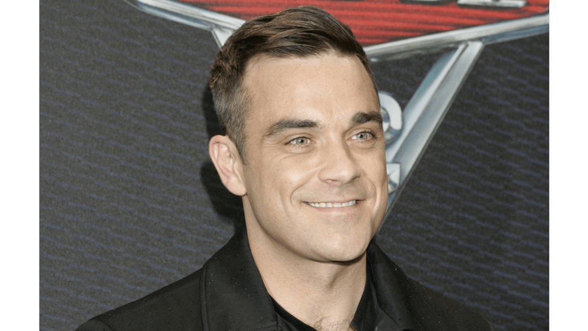 Robbie Williams couldn #39 t stay retired 8 Days
