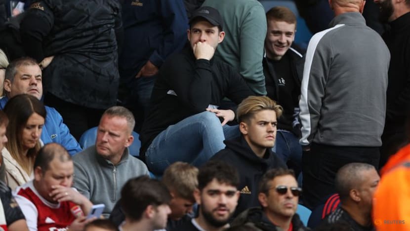 Leeds v Arsenal suspended for 38 minutes due to power cut Leeds v Arsenal suspended for 38 minutes due to power cut