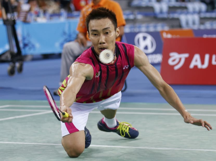 Malaysia's Lee Chong Wei returns a shot to China's Lin Dan during the men's singles semi-final badminton match at the 17th Asian Games in Incheon, South Korea, Sept 28, 2014.  Photo: AP