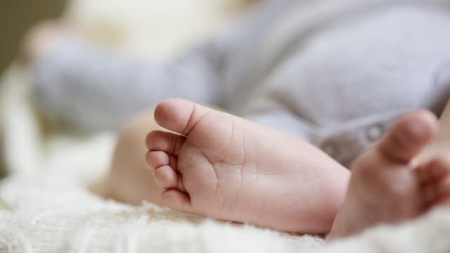 六月大婴高烧翻白眼送急诊 台父：等一小时 亲睹儿断气