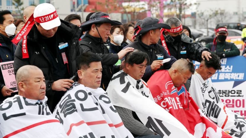 South Korea truckers' strike cost US$1.2 billion in lost shipments South Korea truckers' strike cost US$1.2 billion in lost shipments