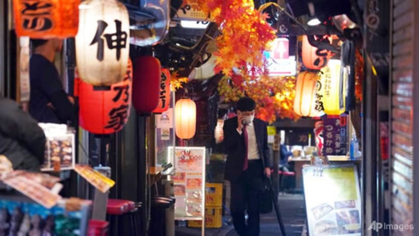Japan's restaurant booze ban sets new COVID-19 emergency apart Japan's restaurant booze ban sets new COVID-19 emergency apart
