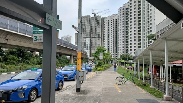 明天起搭乘德士或私召车 最多两名乘客同车