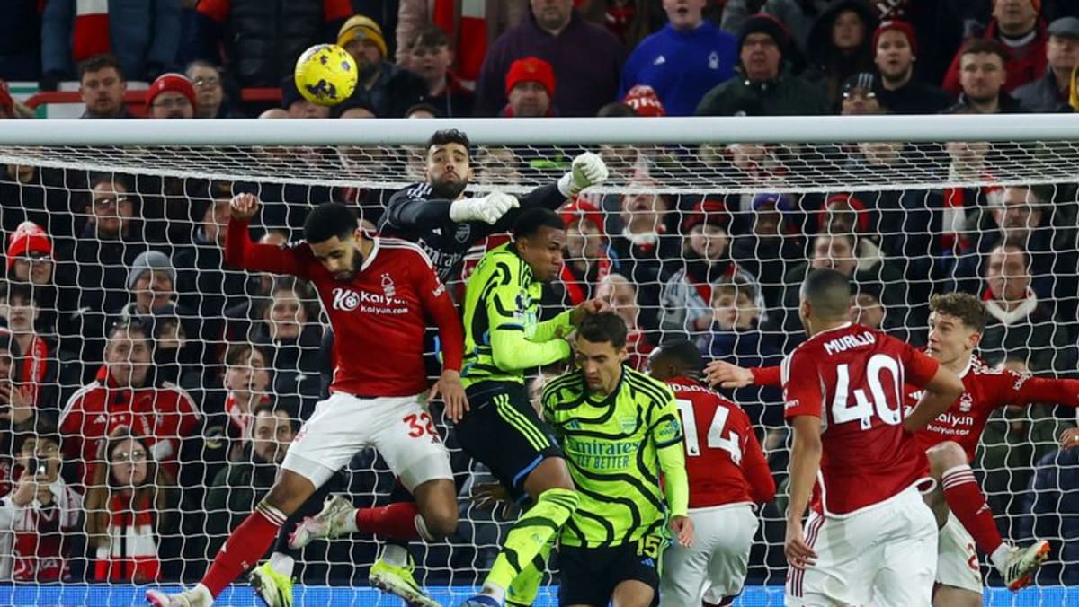 Arsenal close in on leaders Liverpool with win at Forest