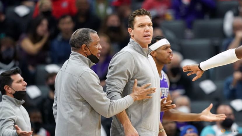 Kings fire coach Luke Walton after 6-11 start: Report Kings fire coach Luke Walton after 6-11 start: Report