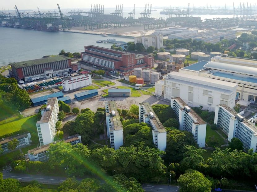 Overview of the Pasir Panjang Power Station (red brick buildings) and the workers’ quarters (foreground). The Pasir Panjang Power Station was decommissioned in 1987.