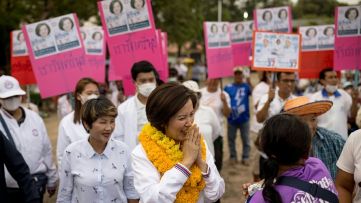 Photo of Jedna rodina, päť kandidátov: dynastie vládnu na thajskom vidieku