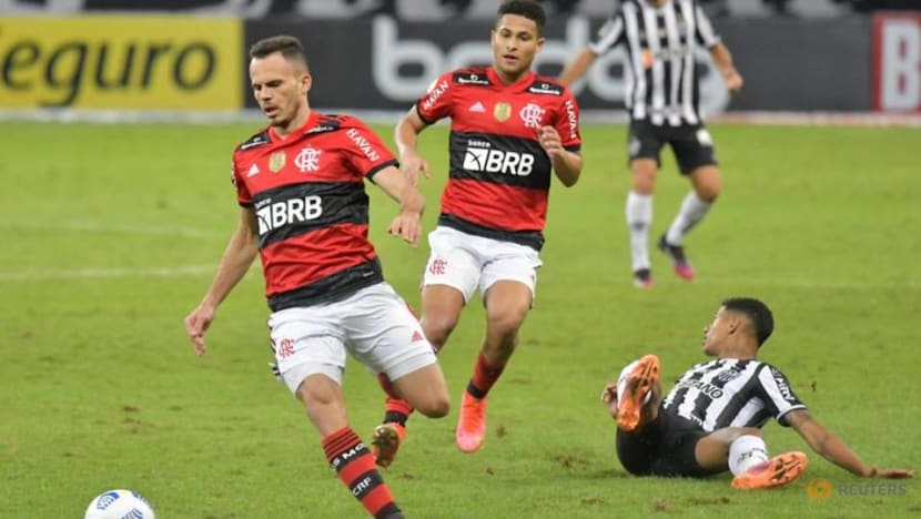 Soccer-Savarino scores twice as Atletico Mineiro defeat champions 2-1 Soccer-Savarino scores twice as Atletico Mineiro defeat champions 2-1
