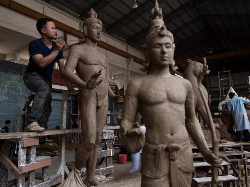 Gallery: Thai artisans craft for king’s funeral