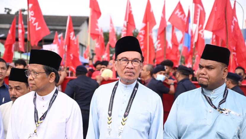 'I'm here to serve': Malaysia's Anwar Ibrahim seeks voters' support in Perak after GE15 nomination 'I'm here to serve': Malaysia's Anwar Ibrahim seeks voters' support in Perak after GE15 nomination