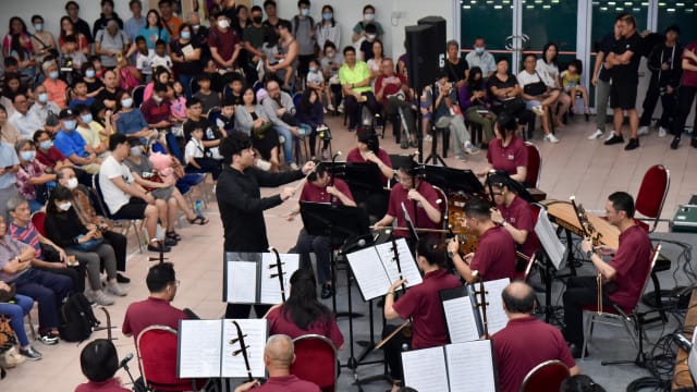 300居民沉浸柔美古雅旋律中 新加坡华乐团今年首场演奏会女皇镇奏响