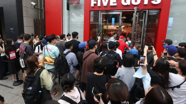 人气汉堡店落户韩国 网上转售一份103元