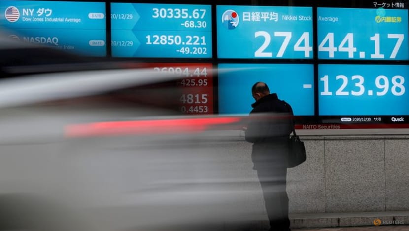 Stocks fall, bond yields jump as rate hikes loom Stocks fall, bond yields jump as rate hikes loom
