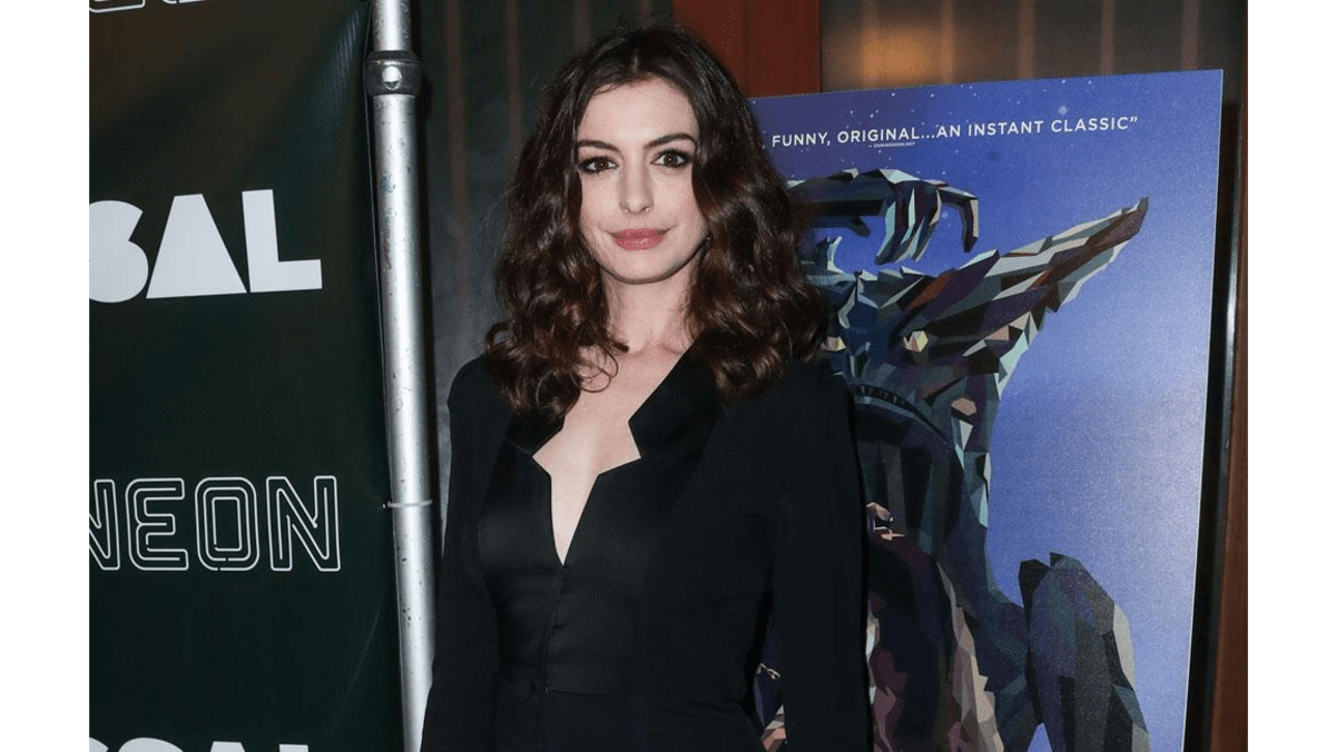 Anne Hathaway is more chilled - 8 Days