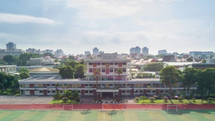 43 Temasek Junior College staff members fell ill after consuming food prepared by Chilli Api; 8 hospitalised 43 Temasek Junior College staff members fell ill after consuming food prepared by Chilli Api; 8 hospitalised