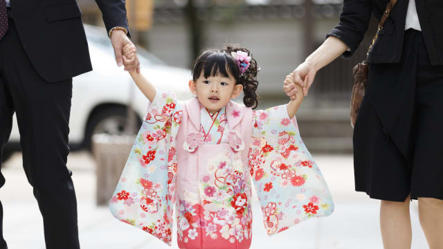 调查：日本仅半数年轻人认为 日后会生儿育女