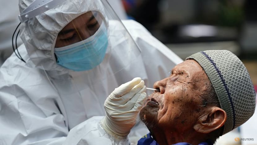 Indonesia official says COVID-19 vaccines help Jakarta reach 'herd immunity' Indonesia official says COVID-19 vaccines help Jakarta reach 'herd immunity'