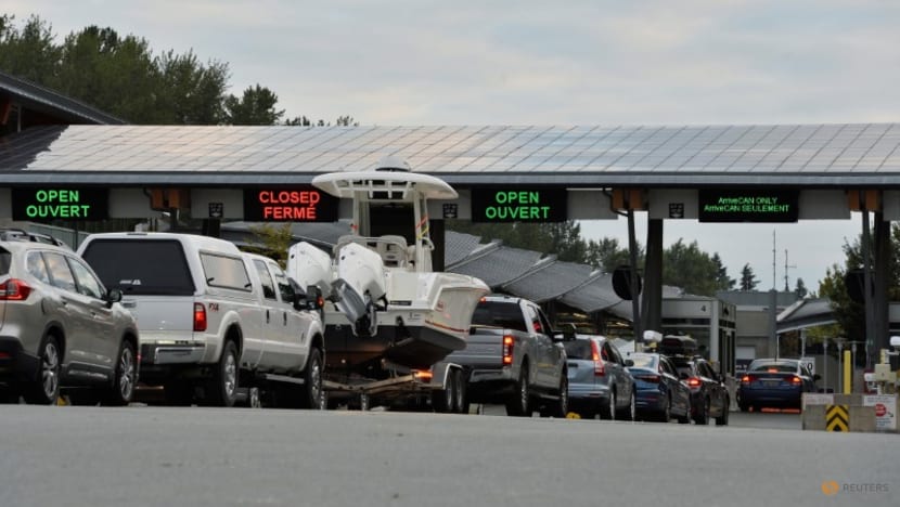 Long delays as Canada opens border to fully vaccinated American tourists after 16 months Long delays as Canada opens border to fully vaccinated American tourists after 16 months