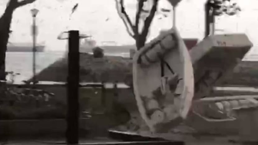 Bot melayang ditiup angin ribut di East Coast Park