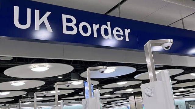 英国自动出入境系统一度出现故障