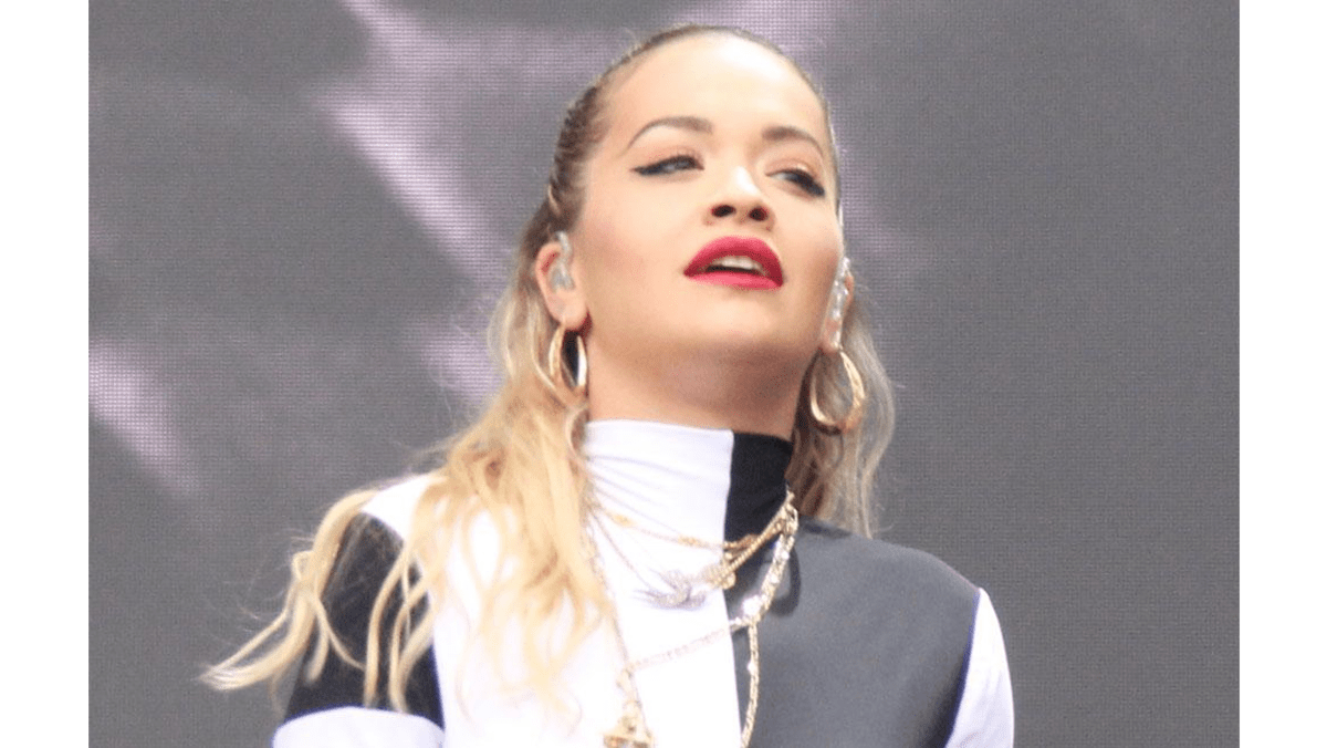 Rita Ora remembers Avicii with emotional tribute - 8days