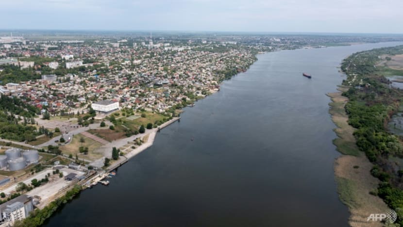 Russia orders troops out of Kherson in major reversal Russia orders troops out of Kherson in major reversal