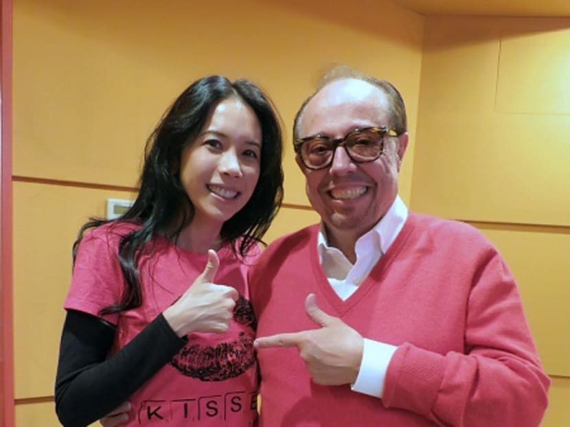 Are Karen Mok and Sergio Mendes playing matchy matchy with their outfits? (Photo: Universal Music)