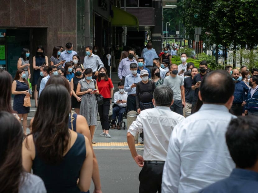 20220426 llt office crowds in cbd 5