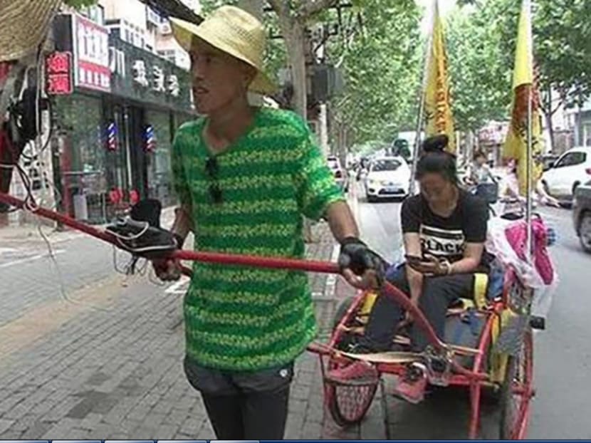 Over a month ago the couple set off with their rickshaw to walk over 2,000km to the sea in Weihai, eastern Shandong province.
