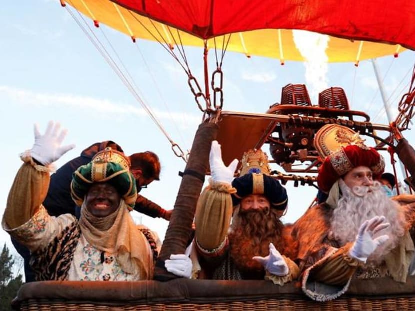A hot air balloon but no parade for the Three Wise Men in Seville A hot air balloon but no parade for the Three Wise Men in Seville