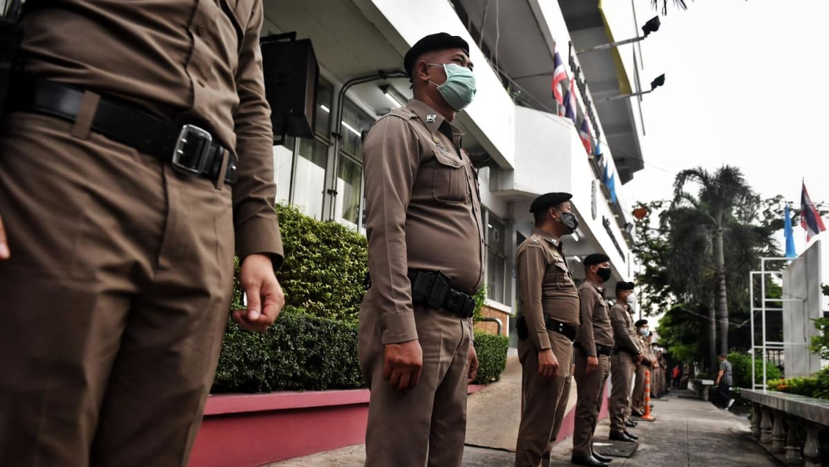 Longer locks: Thai cops allowed to let their hair down